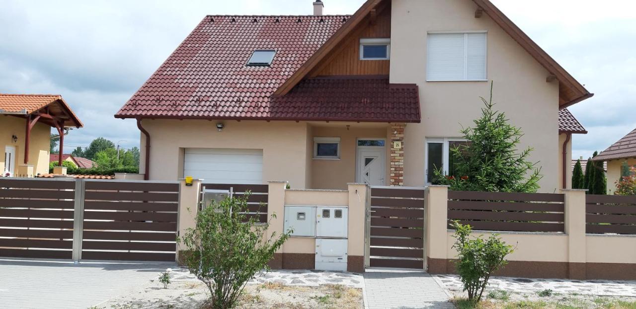Barben Apartman Morahalom Exterior photo